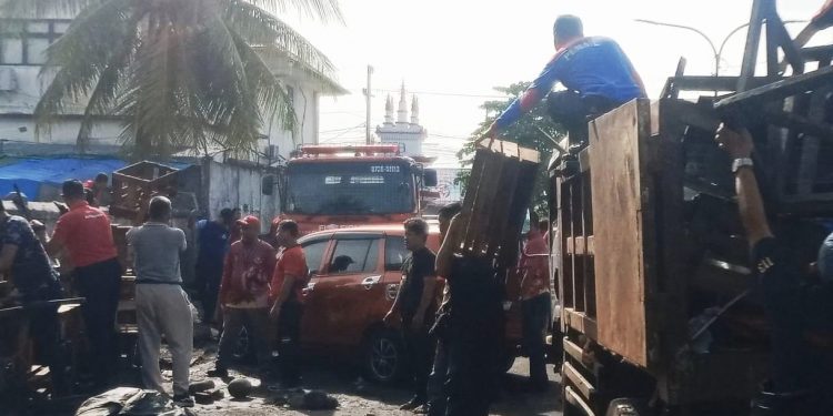 Pasca Penertiban, Pemkot Bengkulu Bersihkan Kawasan Jalan KZ Abidin