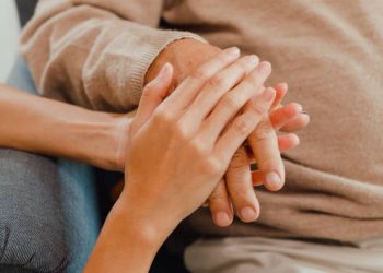 Timbulkan Risiko Sejak Dini, Kenali Penyebab Penyakit Parkinson dari Sekarang!