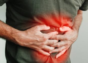 Berbaring Setelah Makan dapat Memicu Naiknya Asam Lambung dengan Cepat, Cek Juga Penyebab Lainnya!