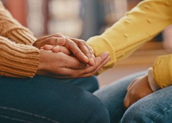 Senang Memberi Hadiah Ternyata Termasuk Jenis Love Language Lho, Yuk Kenali Jenis-Jenis Lainnya!