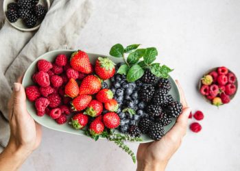 Kaya Akan Kandungan Vitamin, Cek Disini 5 Manfaat Terbaik Buah Berry untuk Kesehatan
