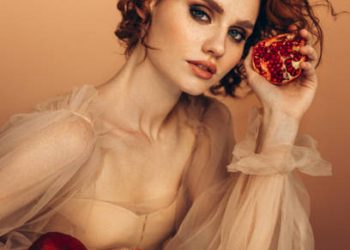 Ampuh Cegah Tanda Penuaan Dini! Cek Disini Manfaat Buah Delima untuk Dunia Kecantikan