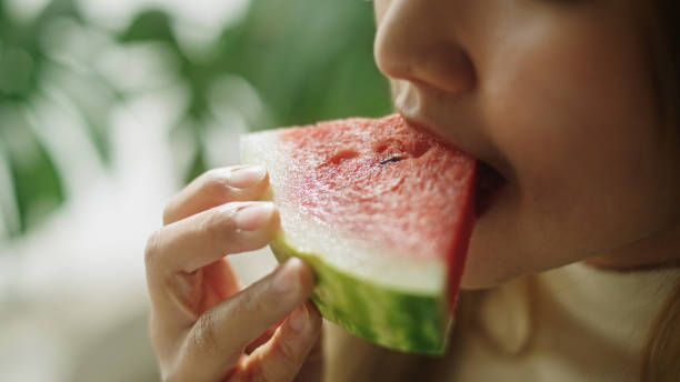 Risiko Buruk Bagi Tubuh, Kenali Efek Samping Mengonsumsi Buah Semangka Berlebihan