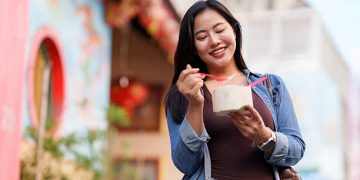 Cek Disini 4 Manfaat Istimewa Kelapa Muda untuk Kesehatan Wanita, Bisa Jadi Obat Diet Alami!