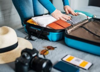 Perlu Tahu! Barang Ini Wajib Kamu Bawa saat Liburan, Cek di Sini