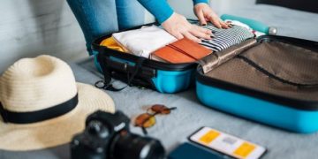 Perlu Tahu! Barang Ini Wajib Kamu Bawa saat Liburan, Cek di Sini