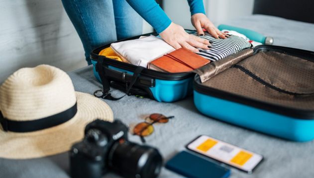 Perlu Tahu! Barang Ini Wajib Kamu Bawa saat Liburan, Cek di Sini