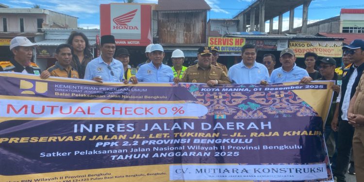 Bupati Resmikan Titik Nol Proyek Preservasi Jalan Let. Tukiran-Raja Khalifa Sepanjang 1,7 Km