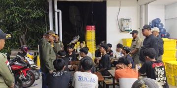 Ciptakan Situasi Kondusif, Polisi Dan Satpol PP Gelar Razia Tongkrongan Anak Muda