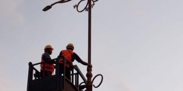 Jelang MTQ ke-37 Tahun 2026, Disperkimhub Seluma Benahi PJU di Sejumlah Titik Kota Tais