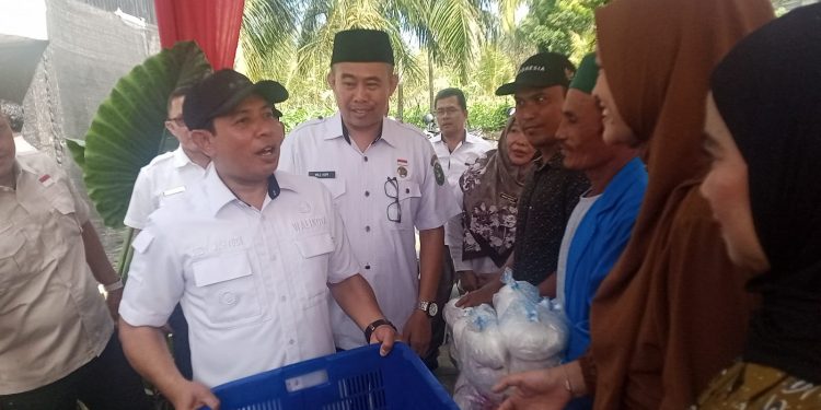 Pemkot Bengkulu Salurkan Bantuan Alat Tangkap untuk 12 KUB Nelayan dan 31 Poklaksar