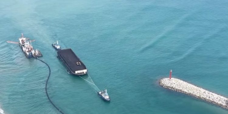 Bongkar Muat Batu Bara di Depan Alur Pelayaran Pelabuhan Pulau Baai Berpotensi Cemari Laut