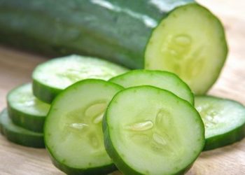 Sering Dipakai Masker, Ini Manfaat Mentimun untuk Perawatan Kulit