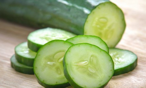 Sering Dipakai Masker, Ini Manfaat Mentimun untuk Perawatan Kulit