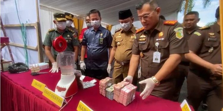 Kejari Bengkulu Selatan Musnahkan Barang Bukti 23 Perkara dan Kembalikan Uang Kerugian Negara