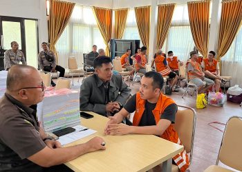 Rugikan Negara Rp2 Miliar, 12 Tersangka Tipidkor Dinas Pertanian Kaur Dilimpahkan ke Kejaksaan