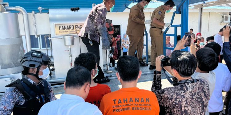 5,4 Kg Ganja dan 37,66 Gram Sabu Dimusnahkan BNNP Bengkulu