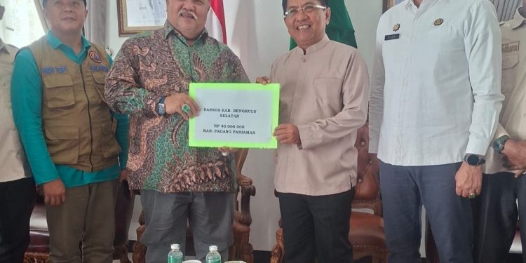 Pemkab Bengkulu Selatan Beri Bantuan Rp130 Juta Untuk Korban Bencana di Sumatera Barat