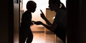 Tak Lepas dari Sisi Buruk, Inilah 5 Dampak Negatif Strict Parents pada Anak yang Wajib Diketahui!