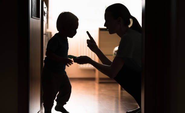 Tak Lepas dari Sisi Buruk, Inilah 5 Dampak Negatif Strict Parents pada Anak yang Wajib Diketahui!