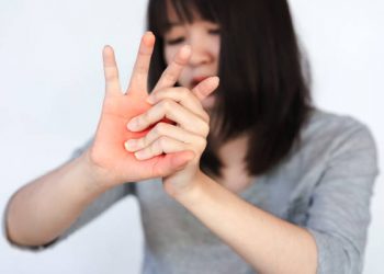 Kerap Dianggap Sama! Kenali Perbedaan Antara Kebas dan Kesemutan