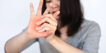 Kerap Dianggap Sama! Kenali Perbedaan Antara Kebas dan Kesemutan