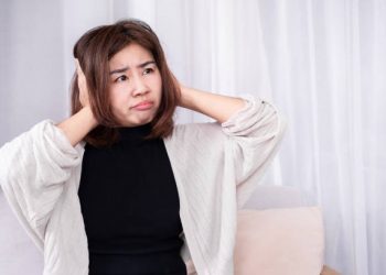 Jangan Hanya Ditiup, Gunakan Cara Ini untuk Atasi Telinga Berdenging Secara Tiba-tiba