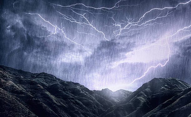 Waspada Cuaca Ekstrem Desember-Januari, BMKG Kasih Peringatan!