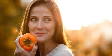 Jaga Kecantikan Tubuhmu dengan Konsumsi Buah Kesemek, Intip Ragam Manfaatnya Disini!