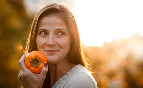 Jaga Kecantikan Tubuhmu dengan Konsumsi Buah Kesemek, Intip Ragam Manfaatnya Disini!