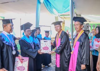 Pemkab Seluma Wisuda 50 Siswa Lansia, Jadikan Teladan bagi Masyarakat