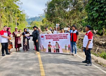 Pengusaha Pertashop Peduli Bencana Sumatera, Bagikan Alat Penerangan Tenaga Surya ke Aceh