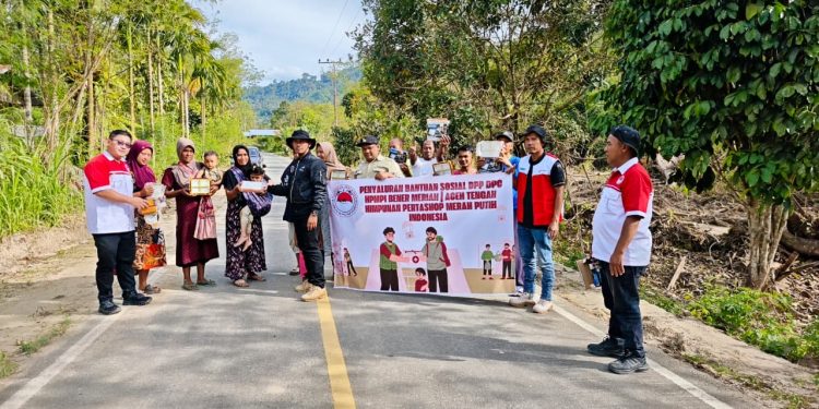 Pengusaha Pertashop Peduli Bencana Sumatera, Bagikan Alat Penerangan Tenaga Surya ke Aceh