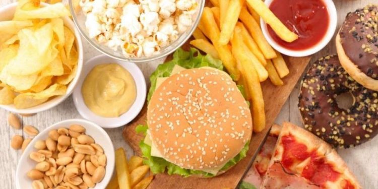 Ada 5 Bahaya Junk Food Bagi Kesehatan Tubuh dan Kulit, Apa Saja?