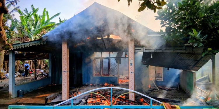Rumah Warga Terbakar di Pino Raya, Kerugian Ditaksir Capai Rp400 Juta