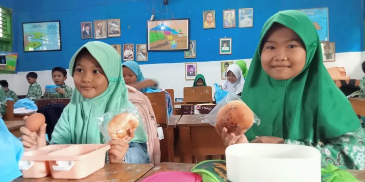 30 Dapur dan 73 Ribu Siswa di Kota Bengkulu Manfaatkan Program Makan Bergizi Gratis