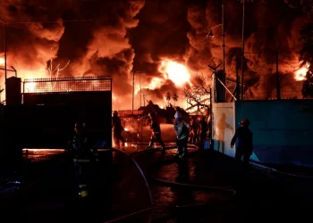 Kebakaran Hebat Pabrik Sendal Swallow di Medan, 14 Jam Masih Belum Padam