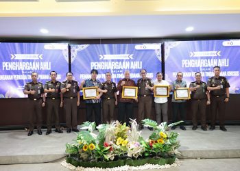 Kejati Bengkulu Gelar Syukuran Kinerja 2025 dan Serahkan Penghargaan kepada Para Ahli Tipidsus