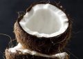 Bisa Jadi Obat Kumur Alami, Ini Manfaat Lain Konsumsi Buah Kelapa untuk Tubuh, Cek di Sini