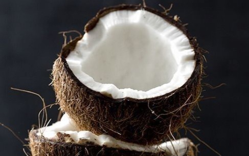 Bisa Jadi Obat Kumur Alami, Ini Manfaat Lain Konsumsi Buah Kelapa untuk Tubuh, Cek di Sini