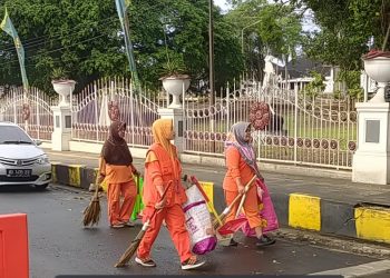 Pasca Pengangkatan PPPK, Penyapu Jalan DLH Bengkulu Keluhkan Beban Kerja Meningkat