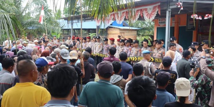 Ratusan Warga Keban Agung I Serbu Kantor Desa, Tuntut Kades Lengser dari Jabatan