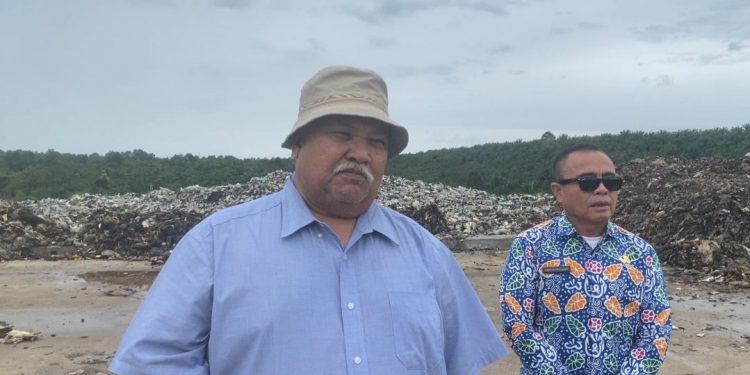 Ada 1 Alat Berat, Pemkab BS Tambahkan Loader Bantu Proses Penataan Sampah di TPA Kayu Arau