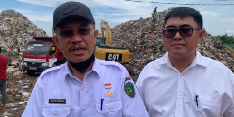 Buka Akses Jalan yang Tertutup Sampah, Pemkot Turunkan 4 Alat Berat