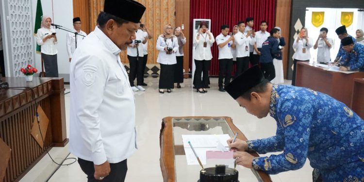 Pejabat Eselon I dan II Dilingkup Pemprov Bengkulu Teken Perjanjian Kinerja Tahun 2026