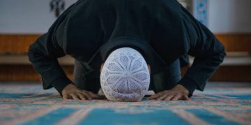 Inilah Bacaan Doa Pembuka 12 Pintu Rezeki, Bisa Dibaca Setelah Selesai Sholat!