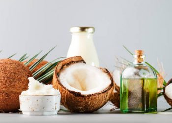 Rambutmu Rontok? Coba Atasi dengan Minyak Kelapa, Begini Caranya!