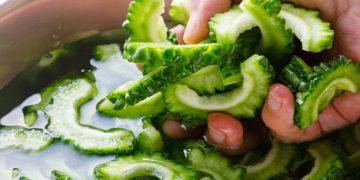 8 Tips Kurangi Rasa Pahit Pada Pare, Yuk Terapkan Sebelum Dimasak!