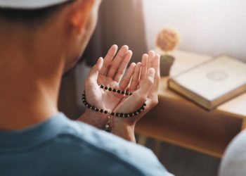 Cukup Rutinkan Tiap Hari! Ini Amalan Doa untuk Orang Tua, Hidup Makin Berkah