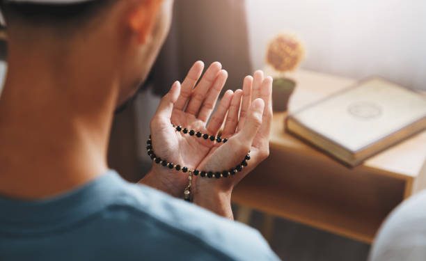 Cukup Rutinkan Tiap Hari! Ini Amalan Doa untuk Orang Tua, Hidup Makin Berkah